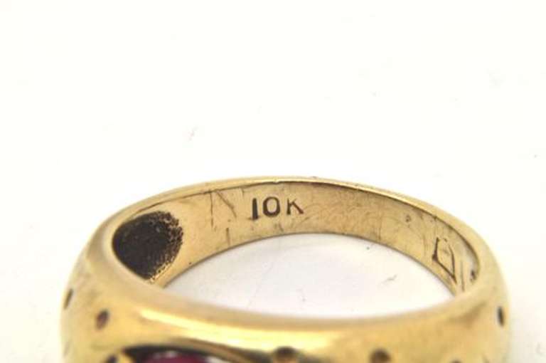 MENS 10 KT YELLOW GOLD RUBY RING