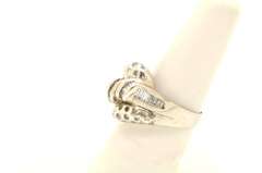 LADIES 14 KT WHITE GOLD DIAMOND RING