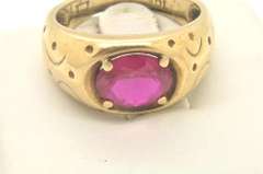 MENS 10 KT YELLOW GOLD RUBY RING