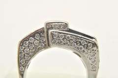 18KT WHITE GOLD LARGE DIAMOND RING.