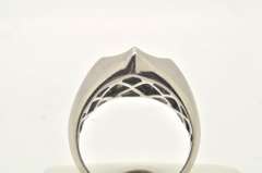 MEN'S 14KT WHITE GOLD DIAMOND RING.