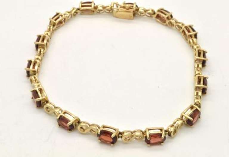 LADIES 14 KT GOLD GARNET BRACELET