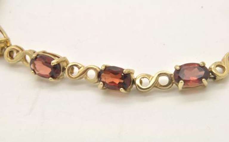 LADIES 14 KT GOLD GARNET BRACELET