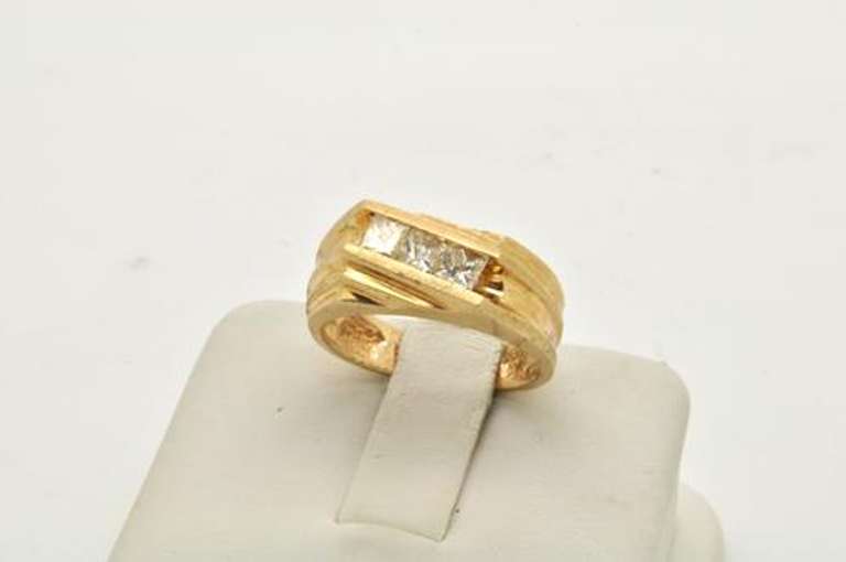 MENS 14 KT YELLOW GOLD DIAMOND RING