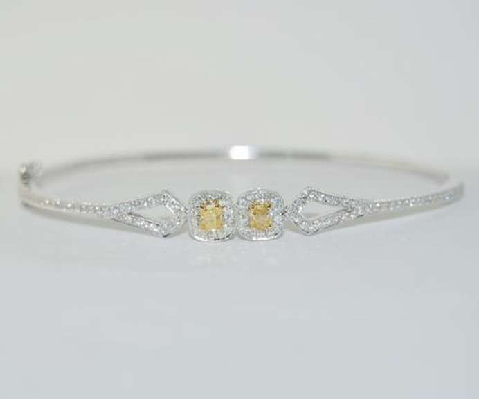 Stunning Diamond and 18kt Gold Bangle