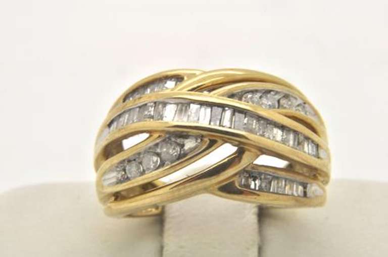 LADIES 10 KT YELLOW GOLD DIAMOND BAND