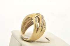 LADIES 10 KT YELLOW GOLD DIAMOND BAND