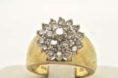 LADIES 10 KT YELLOW GOLD DIAMOND CLUSTER RING