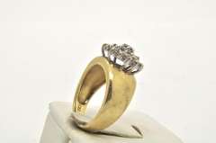 LADIES 10 KT YELLOW GOLD DIAMOND CLUSTER RING