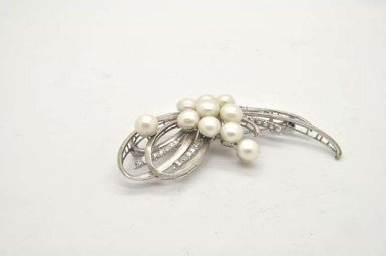 LADIES 18 KT ANTIQUE PEARL AND DIAMOND BROOCH