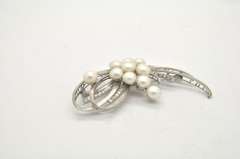LADIES 18 KT ANTIQUE PEARL AND DIAMOND BROOCH