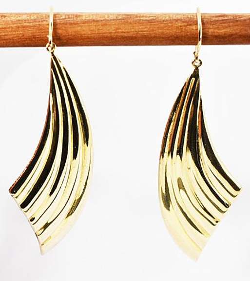 Graceful Swoosh Earrings in 14K