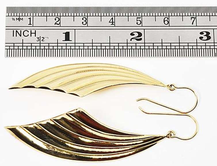 Graceful Swoosh Earrings in 14K