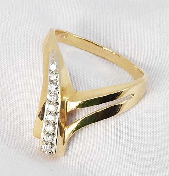 Dramatic 9 Diamond Ring in 14K