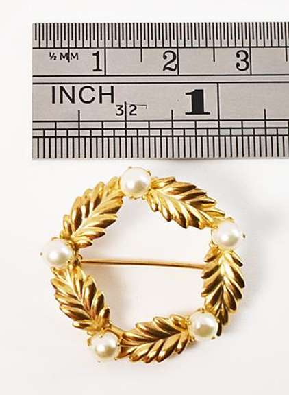 Stately Pearl and Leaf Wreath Brooch in 14K
