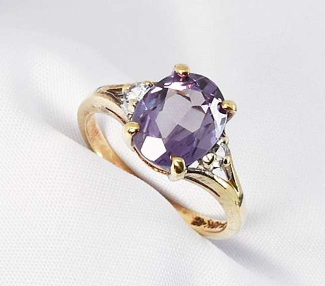 Gorgeous Oval Amethyst & White Sapphire 10K Ring