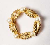 Stately Pearl and Leaf Wreath Brooch in 14K