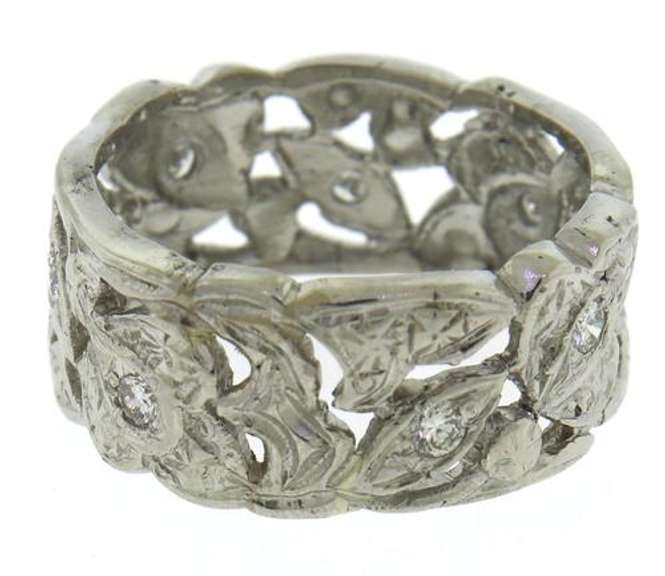 Charminng Vintage Diamond Filagree Leaf Eternity Ring