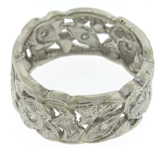 Charminng Vintage Diamond Filagree Leaf Eternity Ring
