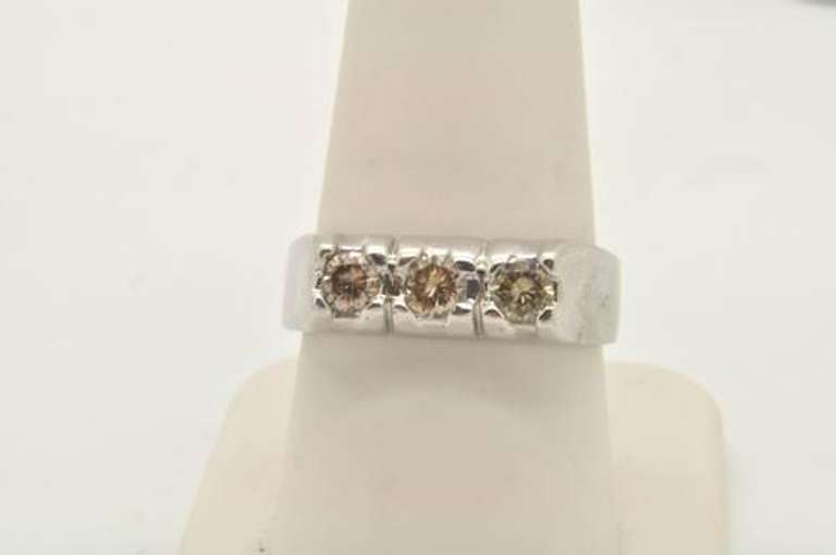 MENS 14 KT WHITE GOLD DIAMOND BAND