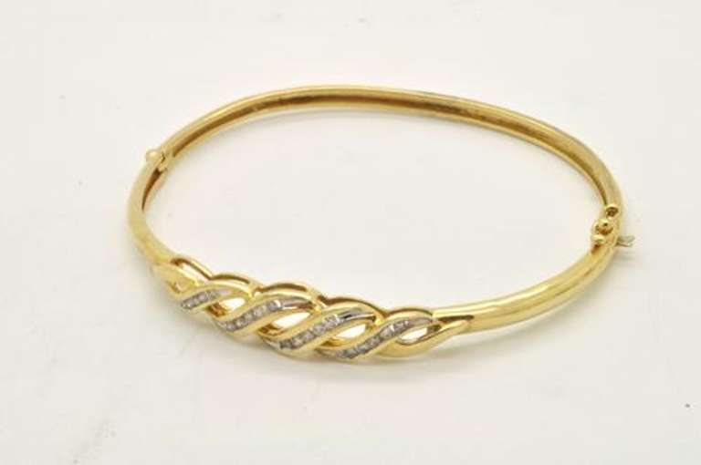 LADIES 14 KT DIAMOND BANGLE BRACELET