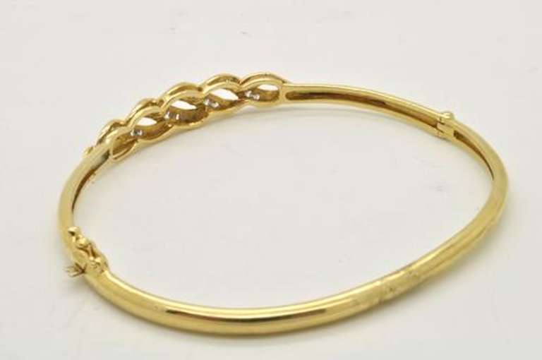 LADIES 14 KT DIAMOND BANGLE BRACELET