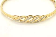 LADIES 14 KT DIAMOND BANGLE BRACELET