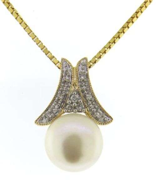 Trendy 14kt YG Diamond & Coin-Style Pearl Necklace