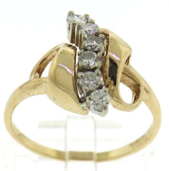Elegant Yellow Gold Diamond Ring
