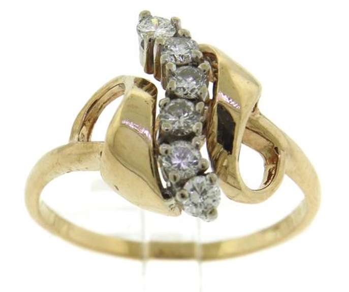 Elegant Yellow Gold Diamond Ring
