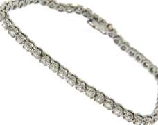 Elegant Platinum 3ctw Diamond Tennis Bracelet