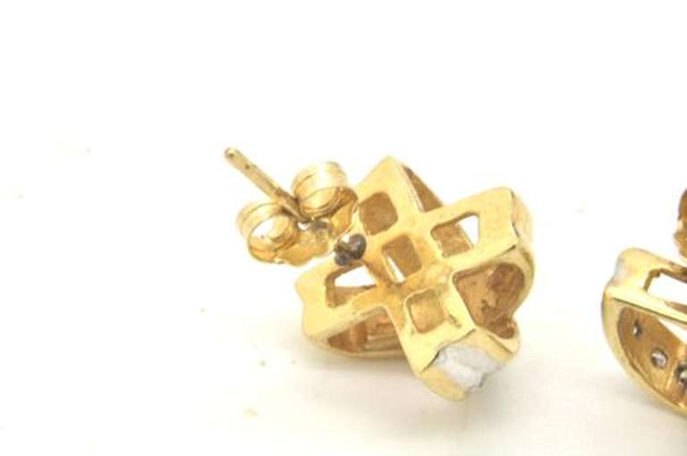 LADIES 14 KT YELLOW GOLD X DESIGN DIAMOND EARRINGS