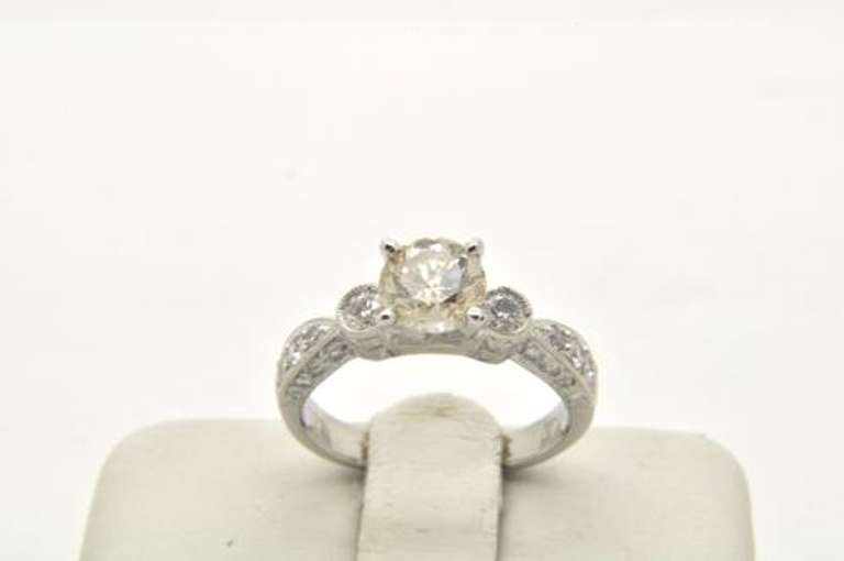 LADIES PLATINUM DIAMOND ENGAGEMENT RING
