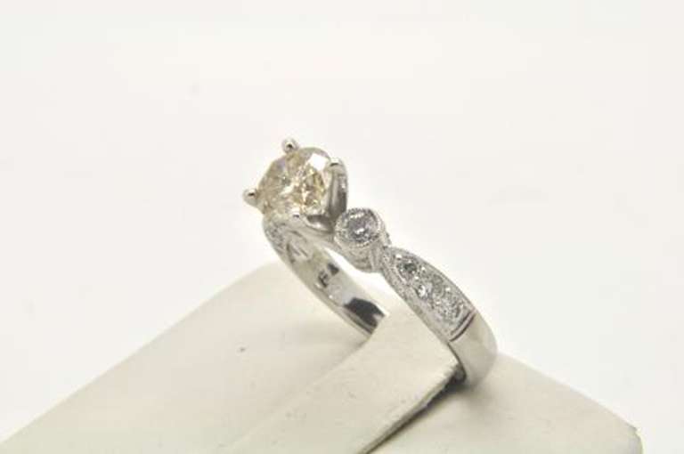 LADIES PLATINUM DIAMOND ENGAGEMENT RING