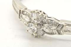 LADIES 18 KT DIAMOND BANGLE BRACELET