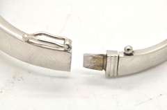 LADIES 18 KT DIAMOND BANGLE BRACELET
