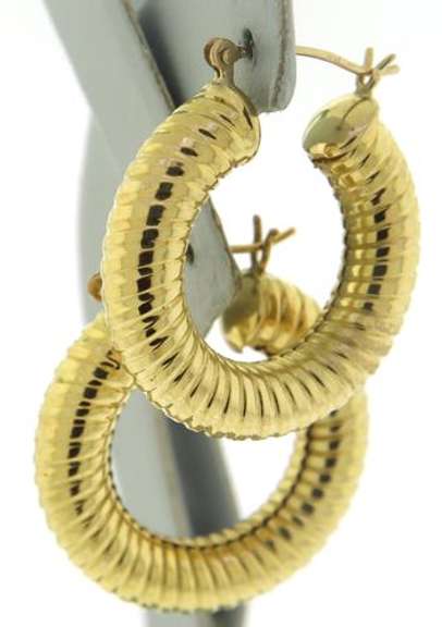 Striking 14kt YG Ribbed Hoop Earrings