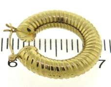 Striking 14kt YG Ribbed Hoop Earrings