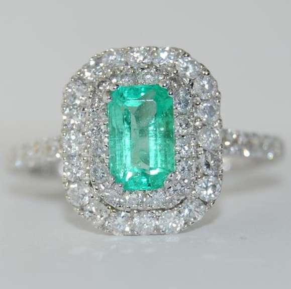 Beautiful Emerald and Diamond 18kt Cocktail Ring