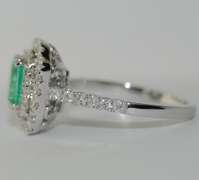Beautiful Emerald and Diamond 18kt Cocktail Ring