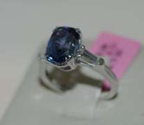 Gorgeous Sapphire and Diamond 18kt Ring