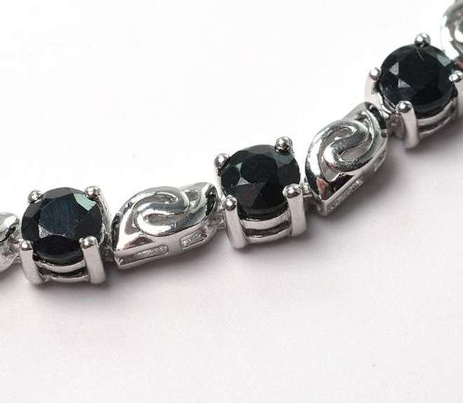 Glittering Blue Sapphire Bracelet in Sterling Silver