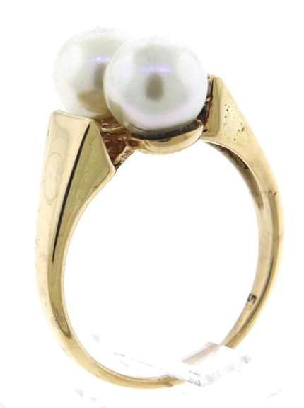 Pretty 2 Pearl with 2 Stone Diamond Ring