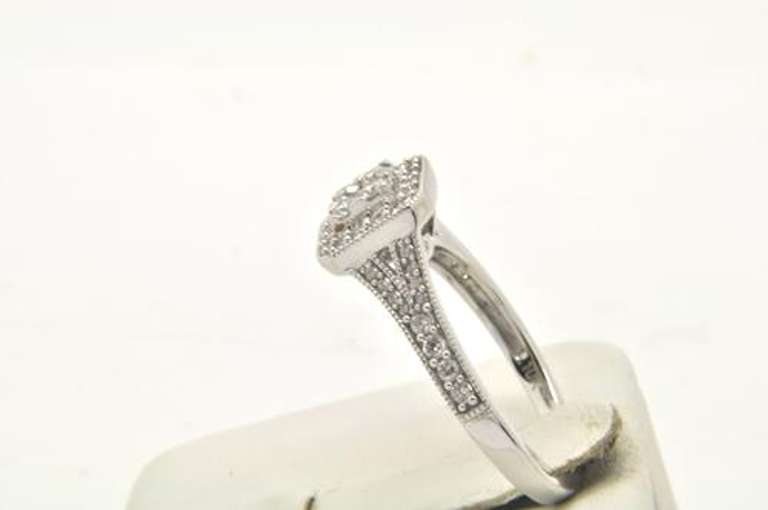 LADIES BRAND NEW WHITE GOLD DIAMOND RING