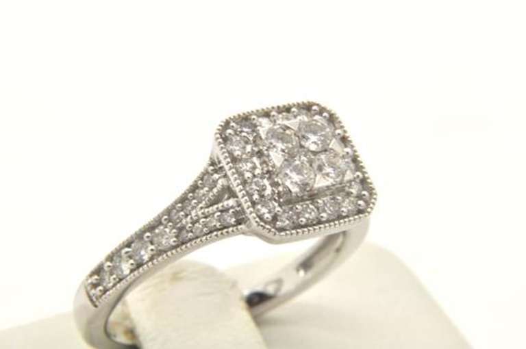 LADIES BRAND NEW WHITE GOLD DIAMOND RING