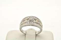 LADIES 18 KT WHITE GOLD DIAMOND RING