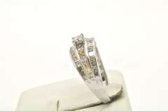 LADIES 18 KT WHITE GOLD DIAMOND RING