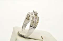LADIES 18 KT WHITE GOLD DIAMOND RING