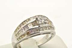 LADIES 18 KT WHITE GOLD DIAMOND RING
