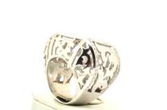 UNIQUE 18 KT WHITE GOLD DIAMOND RING